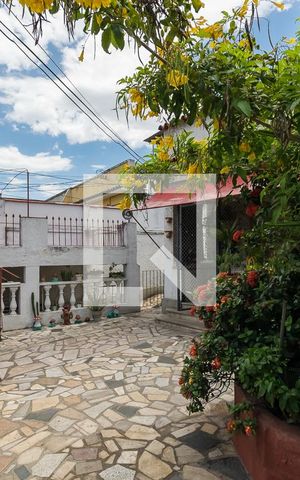Casa à venda com 200m², 4 quartos e 3 vagas Casa à venda com 200m², 4 quartos e 3 vagasVaranda da Frente