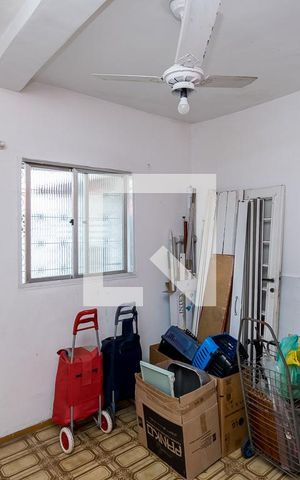 Casa à venda com 200m², 4 quartos e 3 vagas Casa à venda com 200m², 4 quartos e 3 vagasCasa dos fundos - Quarto