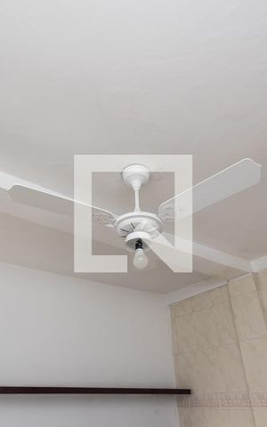 Casa à venda com 200m², 4 quartos e 3 vagas Casa à venda com 200m², 4 quartos e 3 vagasCasa dos fundos - Sala