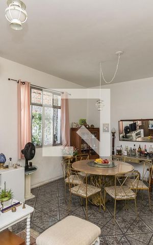 Casa à venda com 200m², 4 quartos e 3 vagas Casa à venda com 200m², 4 quartos e 3 vagasSala