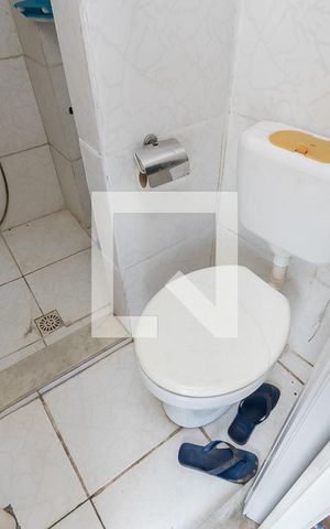 Casa à venda com 200m², 4 quartos e 3 vagas Casa à venda com 200m², 4 quartos e 3 vagasBanheiro da piscina