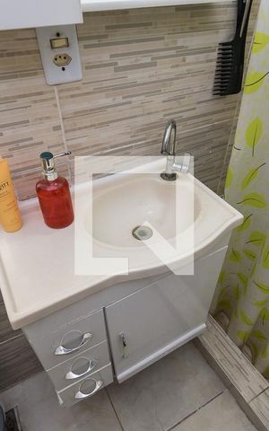Casa à venda com 200m², 4 quartos e 3 vagas Casa à venda com 200m², 4 quartos e 3 vagasBanheiro da Suíte 2