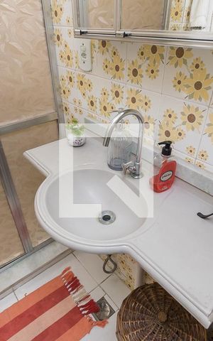 Casa à venda com 200m², 4 quartos e 3 vagas Casa à venda com 200m², 4 quartos e 3 vagasBanheiro Social