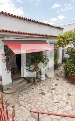 Casa à venda com 200m², 4 quartos e 3 vagas Casa à venda com 200m², 4 quartos e 3 vagasVaranda da Frente