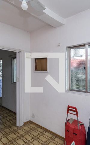 Casa à venda com 200m², 4 quartos e 3 vagas Casa à venda com 200m², 4 quartos e 3 vagasCasa dos fundos - Quarto