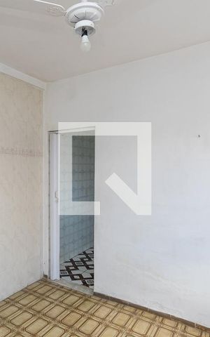 Casa à venda com 200m², 4 quartos e 3 vagas Casa à venda com 200m², 4 quartos e 3 vagasCasa dos fundos - Sala
