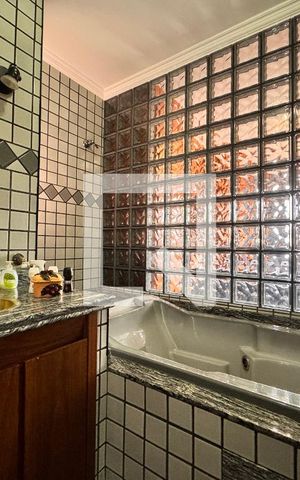 Casa à venda com 309m², 3 quartos e 4 vagasBanheiro da suíte 