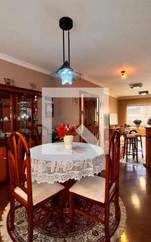 Casa à venda com 309m², 3 quartos e 4 vagasSala