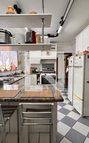 Casa à venda com 309m², 3 quartos e 4 vagasCozinha