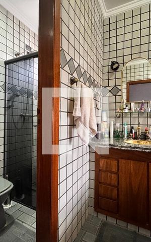 Casa à venda com 309m², 3 quartos e 4 vagasBanheiro da suíte 