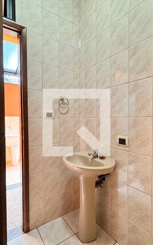 Casa à venda com 309m², 3 quartos e 4 vagasBanheiro 2