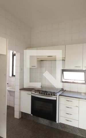 Apartamento à venda com 230m², 4 quartos e 3 vagasCozinha 