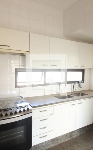 Apartamento à venda com 230m², 4 quartos e 3 vagasCozinha 