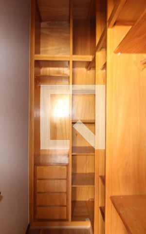 Apartamento à venda com 230m², 4 quartos e 3 vagasCloset 