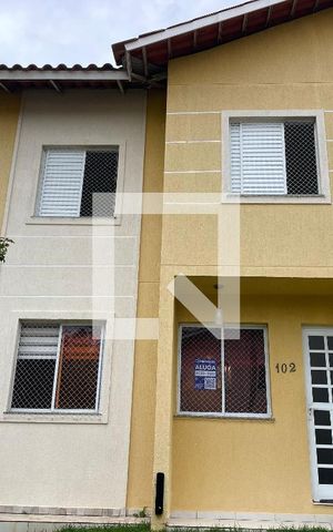 Casa de condomínio para alugar com 82m², 3 quartos e 2 vagas Casa de condomínio para alugar com 82m², 3 quartos e 2 vagasFachada