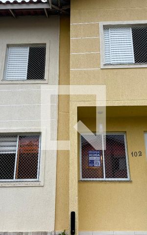 Casa de condomínio para alugar com 82m², 3 quartos e 2 vagas Casa de condomínio para alugar com 82m², 3 quartos e 2 vagasFachada