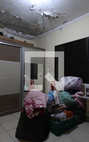 Casa à venda com 242m², 2 quartos e 4 vagasQuarto de Serviço
