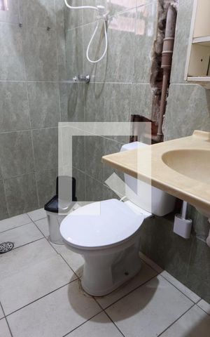 Casa à venda com 242m², 2 quartos e 4 vagasBanheiro de serviço