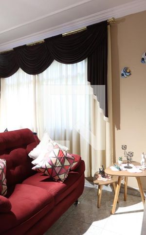 Casa à venda com 242m², 2 quartos e 4 vagasSala