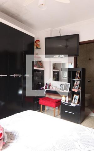 Casa à venda com 242m², 2 quartos e 4 vagasSuíte