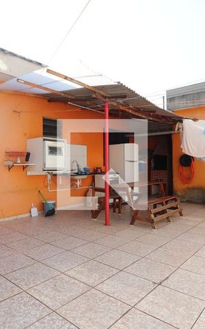 Casa à venda com 242m², 2 quartos e 4 vagasQuintal