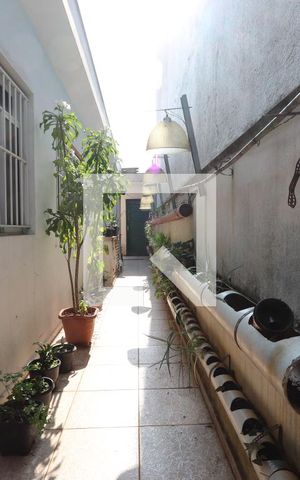 Casa à venda com 242m², 2 quartos e 4 vagasCorredor Lateral