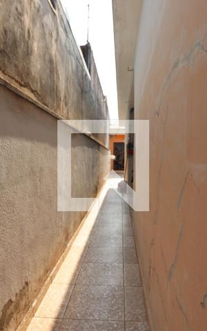 Casa à venda com 242m², 2 quartos e 4 vagasCorredor Lateral