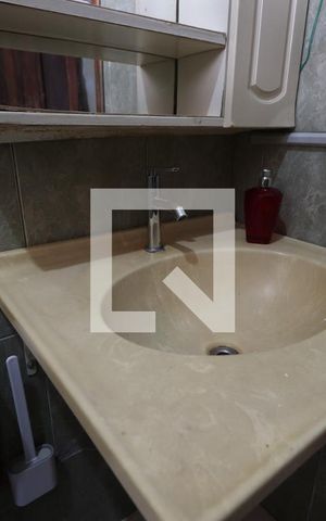 Casa à venda com 242m², 2 quartos e 4 vagasBanheiro de serviço