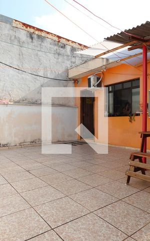 Casa à venda com 242m², 2 quartos e 4 vagasQuintal