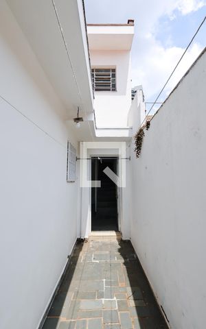 Casa para alugar com 200m², 4 quartos e 3 vagas Casa para alugar com 200m², 4 quartos e 3 vagasCorredor