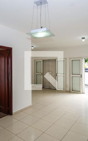 Casa para alugar com 200m², 4 quartos e 3 vagas Casa para alugar com 200m², 4 quartos e 3 vagasSala