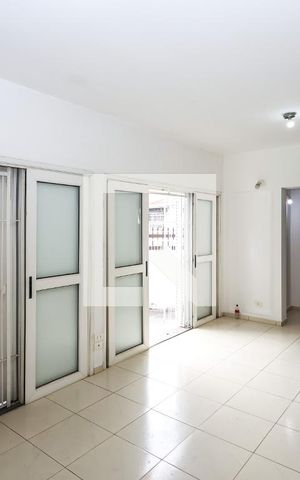 Casa para alugar com 200m², 4 quartos e 3 vagas Casa para alugar com 200m², 4 quartos e 3 vagasSala