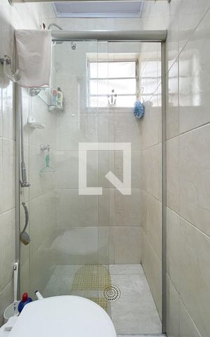 Casa à venda com 200m², 2 quartos e 2 vagas Casa à venda com 200m², 2 quartos e 2 vagasBanheiro Social