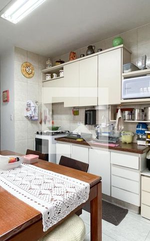 Casa à venda com 200m², 2 quartos e 2 vagas Casa à venda com 200m², 2 quartos e 2 vagasCozinha