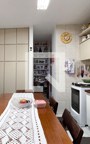 Casa à venda com 200m², 2 quartos e 2 vagas Casa à venda com 200m², 2 quartos e 2 vagasCozinha