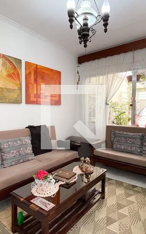 Casa à venda com 200m², 2 quartos e 2 vagas Casa à venda com 200m², 2 quartos e 2 vagasSala