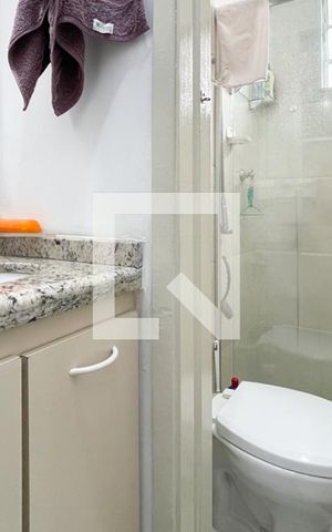 Casa à venda com 200m², 2 quartos e 2 vagas Casa à venda com 200m², 2 quartos e 2 vagasBanheiro Social
