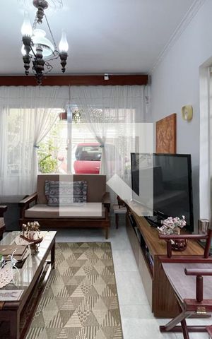 Casa à venda com 200m², 2 quartos e 2 vagas Casa à venda com 200m², 2 quartos e 2 vagasSala