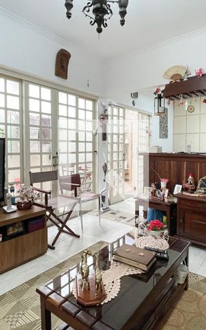 Casa à venda com 200m², 2 quartos e 2 vagas Casa à venda com 200m², 2 quartos e 2 vagasSala