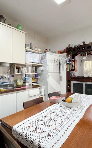 Casa à venda com 200m², 2 quartos e 2 vagas Casa à venda com 200m², 2 quartos e 2 vagasCozinha