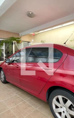 Casa à venda com 200m², 2 quartos e 2 vagas Casa à venda com 200m², 2 quartos e 2 vagasGaragem