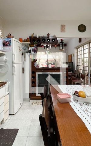 Casa à venda com 200m², 2 quartos e 2 vagas Casa à venda com 200m², 2 quartos e 2 vagasCozinha