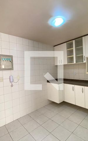 Apartamento à venda com 120m², 4 quartos e 2 vagas Apartamento à venda com 120m², 4 quartos e 2 vagasCozinha e Área de Serviço