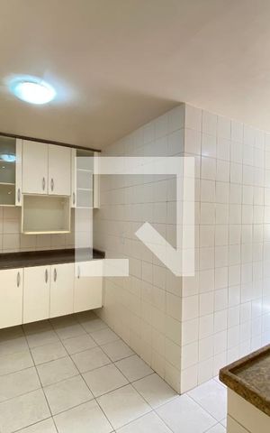 Apartamento à venda com 120m², 4 quartos e 2 vagas Apartamento à venda com 120m², 4 quartos e 2 vagasCozinha e Área de Serviço