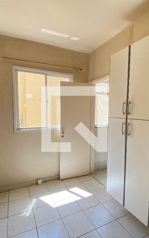 Apartamento à venda com 120m², 4 quartos e 2 vagas Apartamento à venda com 120m², 4 quartos e 2 vagasQuarto de Serviço