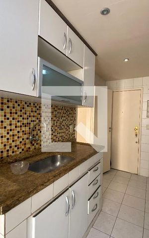 Apartamento à venda com 120m², 4 quartos e 2 vagas Apartamento à venda com 120m², 4 quartos e 2 vagasCozinha e Área de Serviço