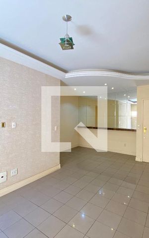 Apartamento à venda com 120m², 4 quartos e 2 vagas Apartamento à venda com 120m², 4 quartos e 2 vagasSala