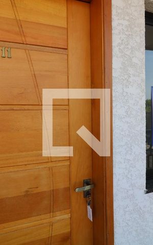Apartamento para alugar com 38m², 2 quartos e sem vagaPlaca na janela do imóvel