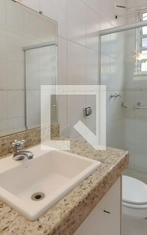 Casa à venda com 177m², 3 quartos e 6 vagas Casa à venda com 177m², 3 quartos e 6 vagasBanheiro Social