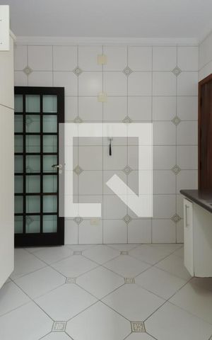 Casa à venda com 177m², 3 quartos e 6 vagas Casa à venda com 177m², 3 quartos e 6 vagasCozinha - Armários